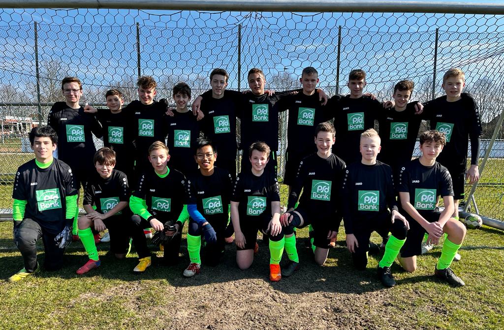 Bildunterschrift: Die jungen Fußballer der B-Jugend des SV Arnum e.V . Foto: SV Arnum e.V. Bildunterschrift: Die jungen Fußballer der B-Jugend des SV Arnum e.V . Foto: SV Arnum e.V.